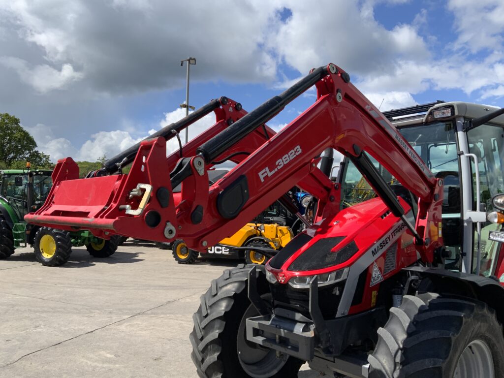 Massey Ferguson 5S.135 Tractor (ST26587)