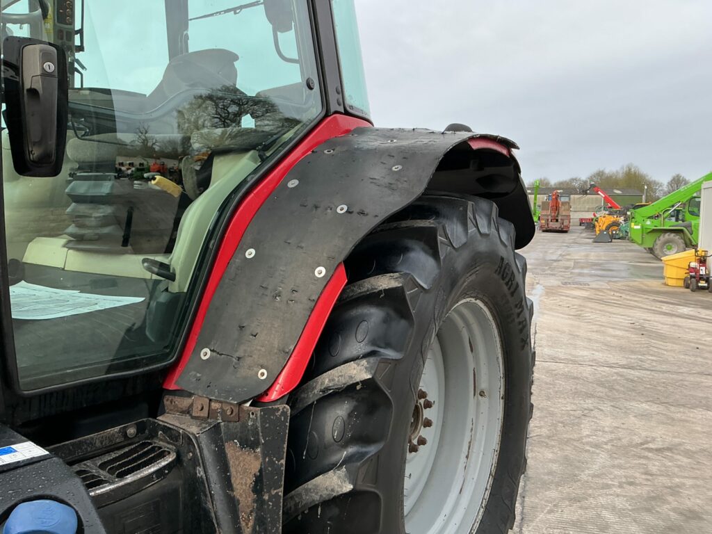 Massey Ferguson 7718 Dyna6 Tractor (ST25973)