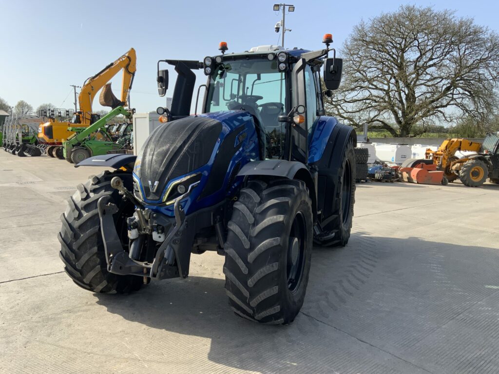 Valtra T175 Versu Tractor (ST26261)