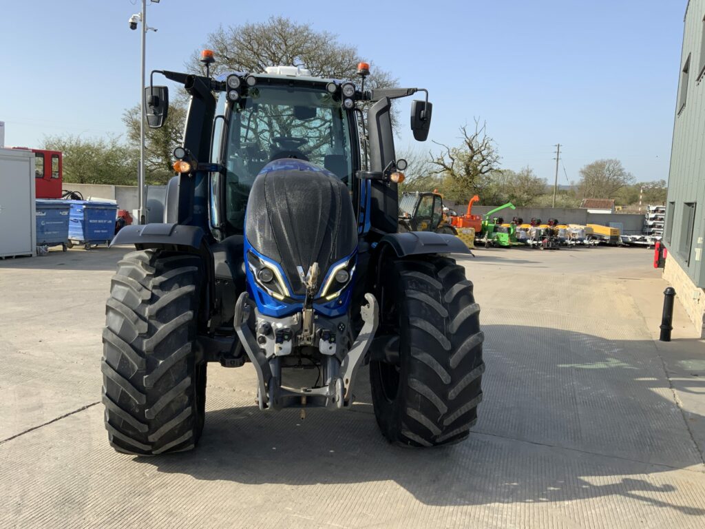Valtra T175 Versu Tractor (ST26261)