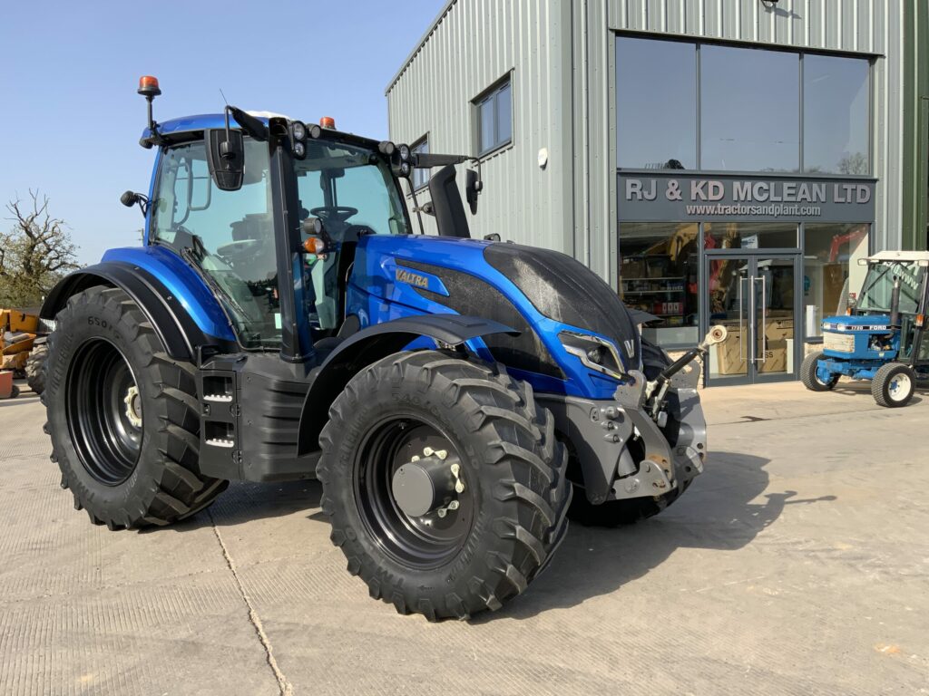Valtra T175 Versu Tractor (ST26261)