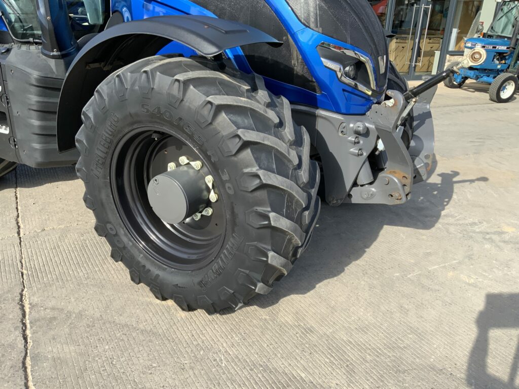 Valtra T175 Versu Tractor (ST26261)