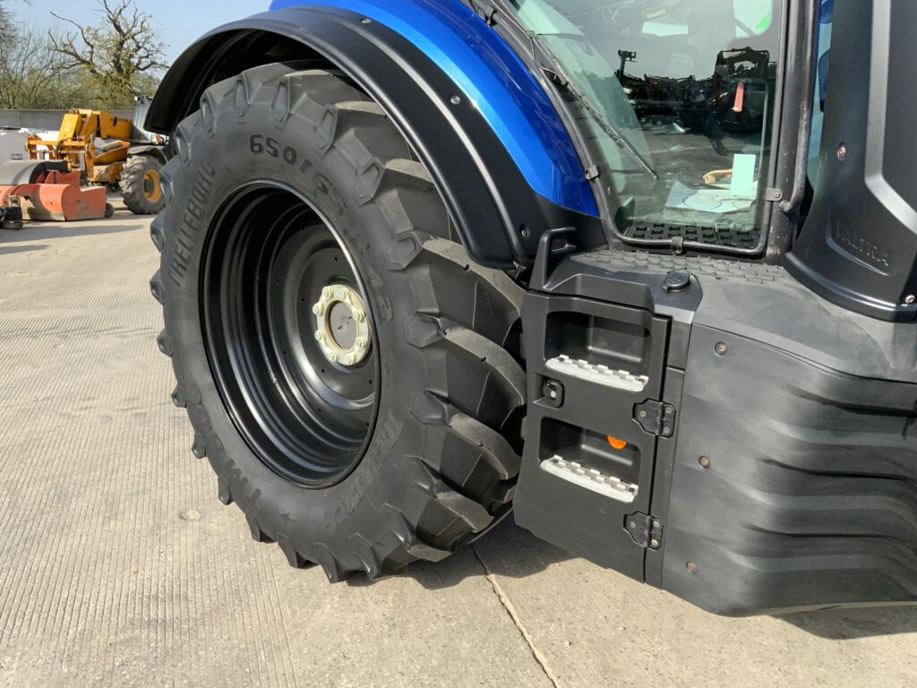 Valtra T175 Versu Tractor (ST26261)