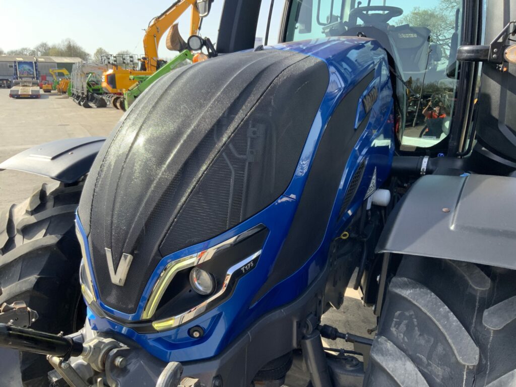 Valtra T175 Versu Tractor (ST26261)