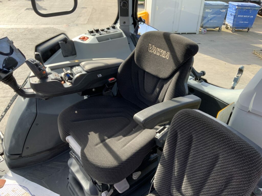 Valtra T175 Versu Tractor (ST26261)
