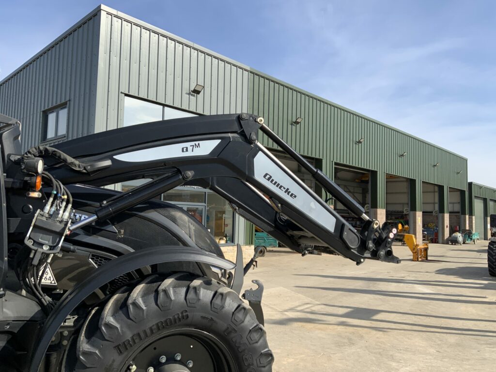 Valtra T235 Versu Tractor (ST25946)