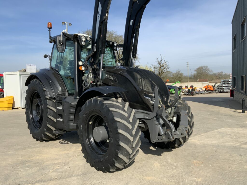 Valtra T235 Versu Tractor (ST25946)