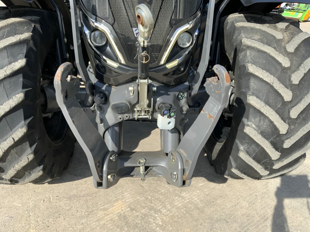 Valtra T235 Versu Tractor (ST25946)