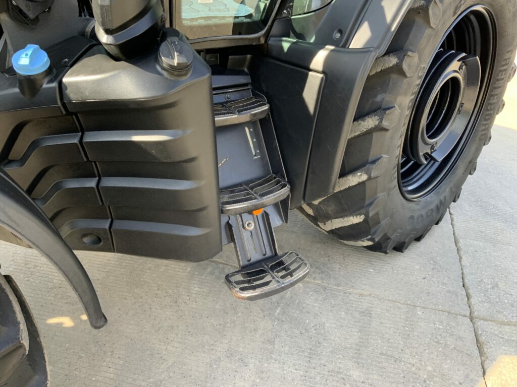 Valtra T235 Versu Tractor (ST25946)