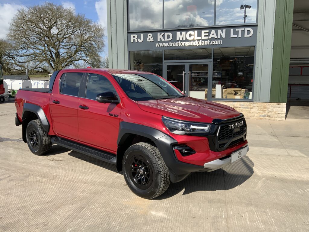 Toyota Hilux 2.8 D-4D-h Invincible X GR Sport (ST23527)