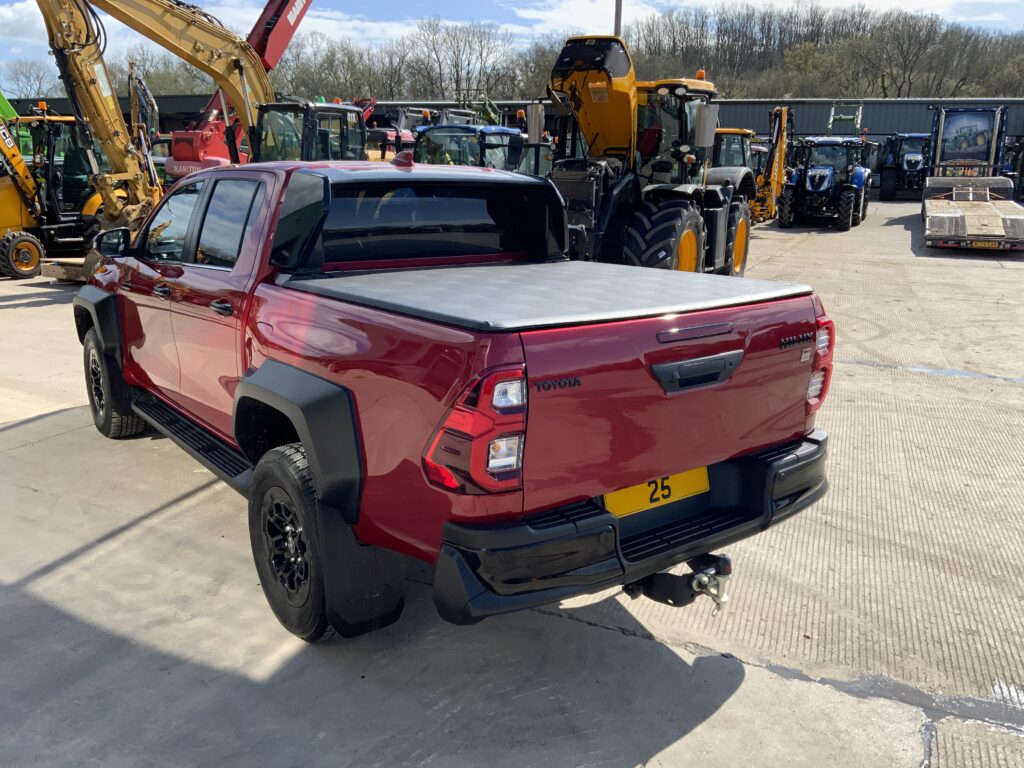 Toyota Hilux 2.8 D-4D-h Invincible X GR Sport (ST23527)