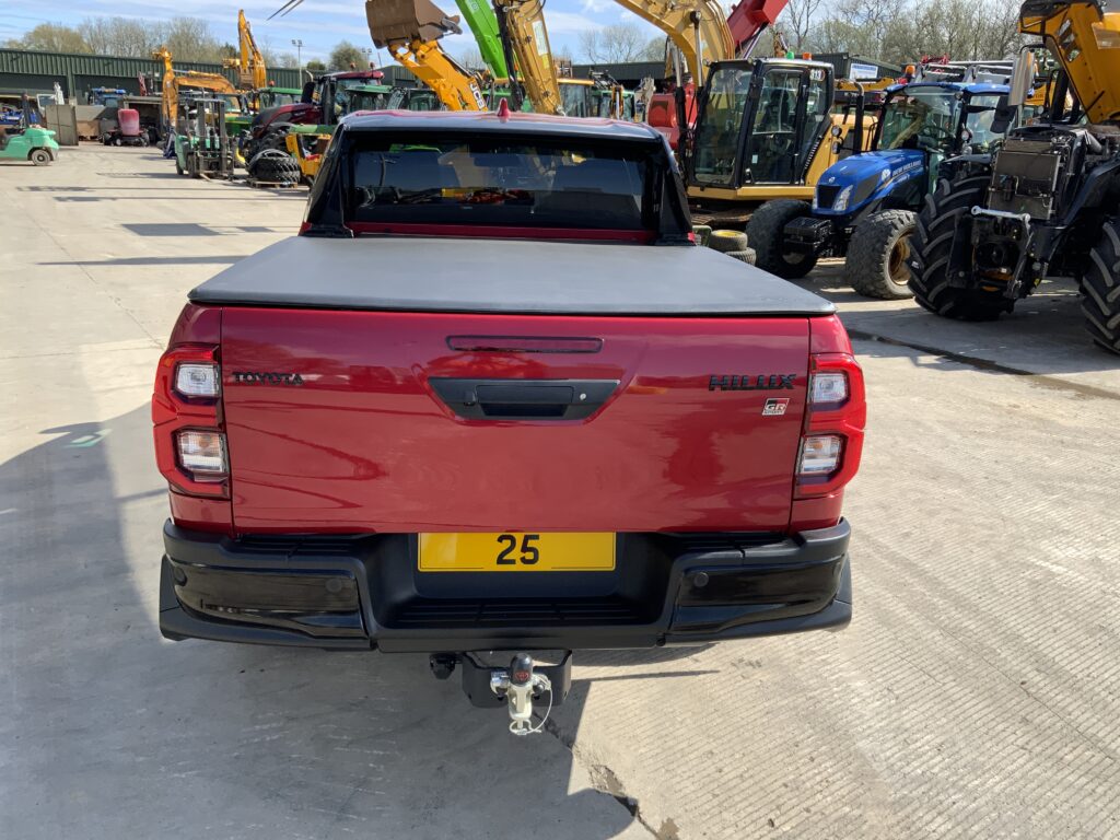Toyota Hilux 2.8 D-4D-h Invincible X GR Sport (ST23527)