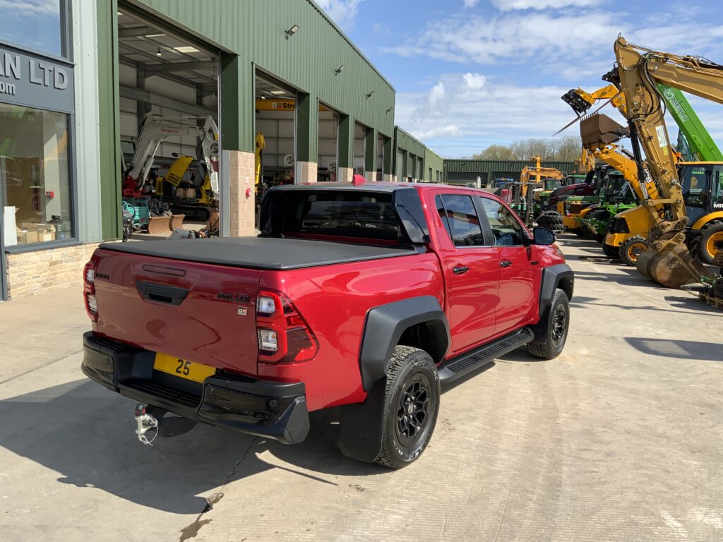 Toyota Hilux 2.8 D-4D-h Invincible X GR Sport (ST23527)