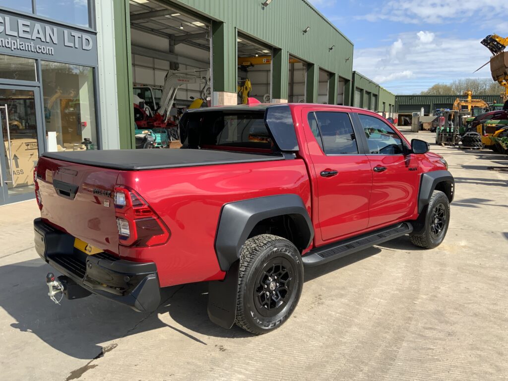 Toyota Hilux 2.8 D-4D-h Invincible X GR Sport (ST23527)