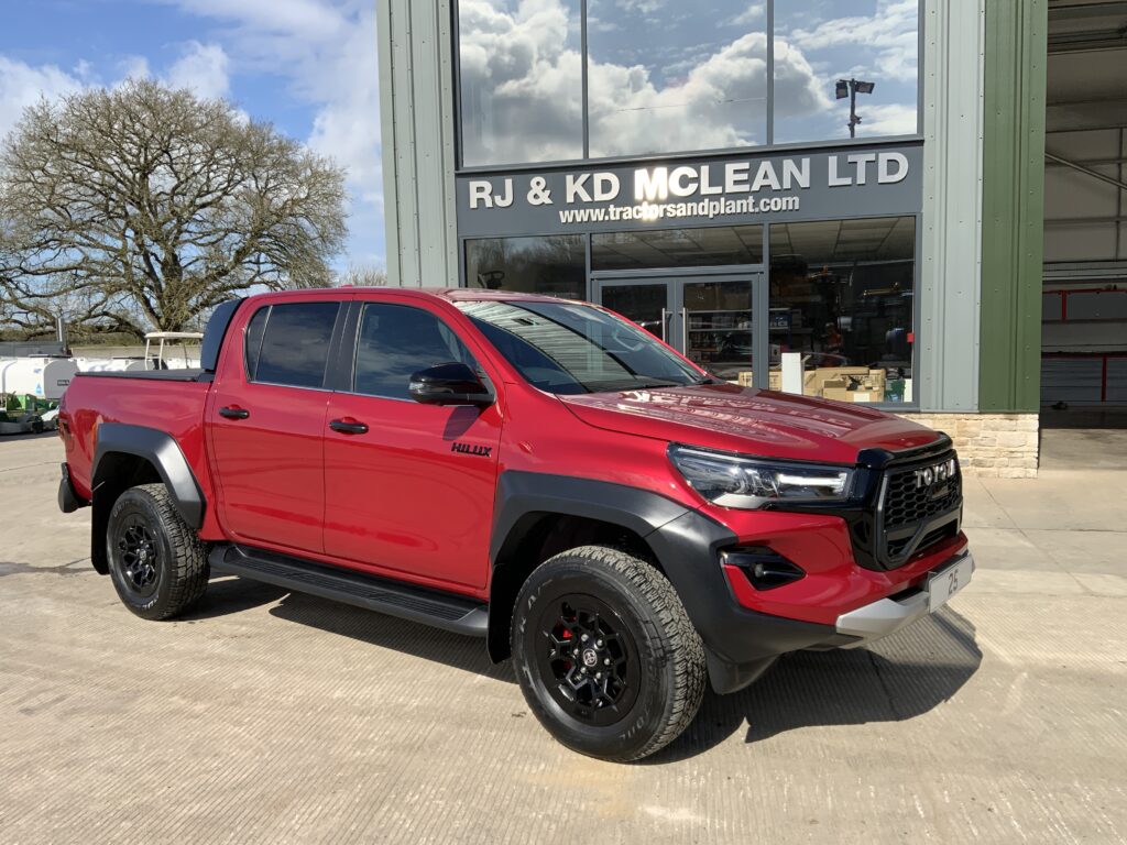 Toyota Hilux 2.8 D-4D-h Invincible X GR Sport (ST23527)