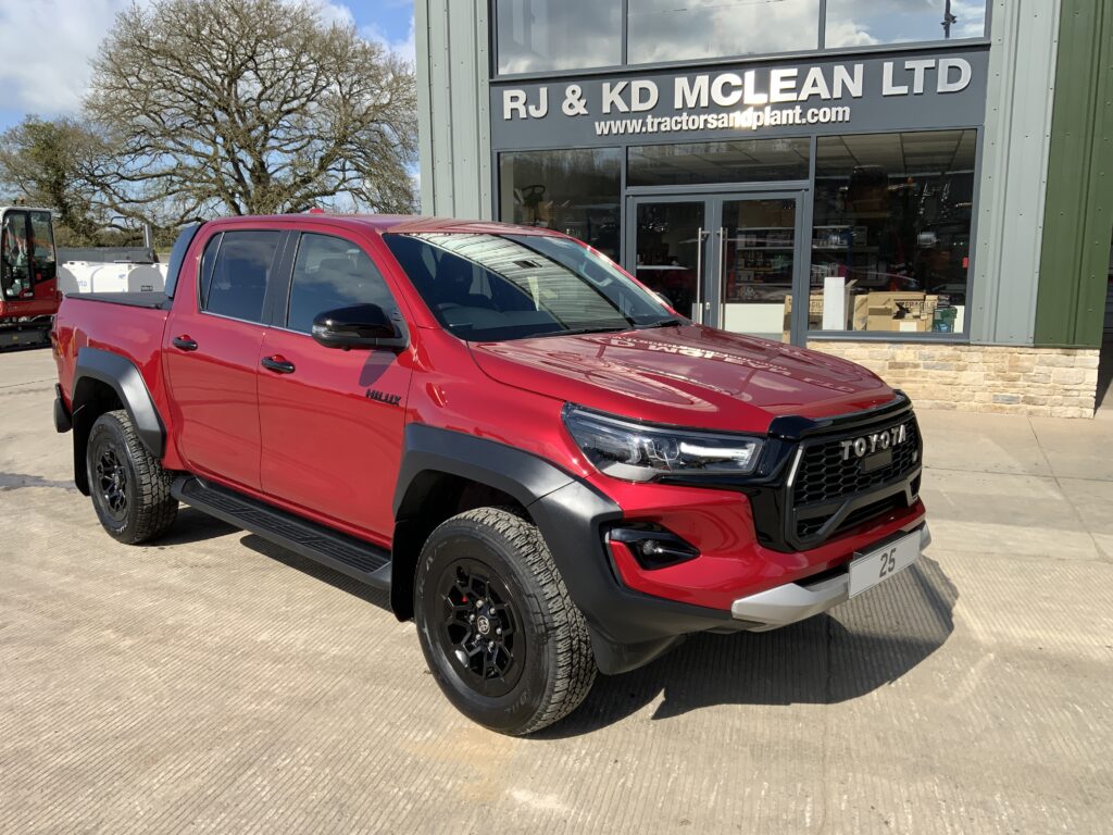 Toyota Hilux 2.8 D-4D-h Invincible X GR Sport (ST23527)