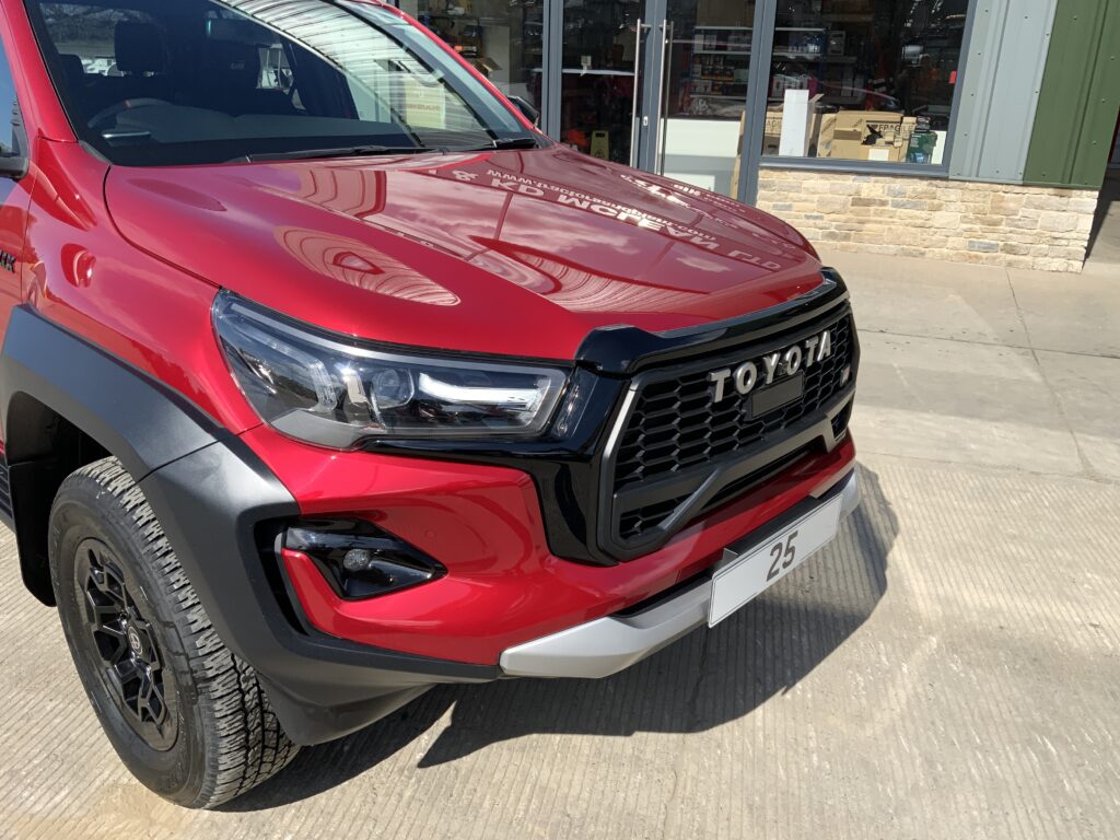 Toyota Hilux 2.8 D-4D-h Invincible X GR Sport (ST23527)