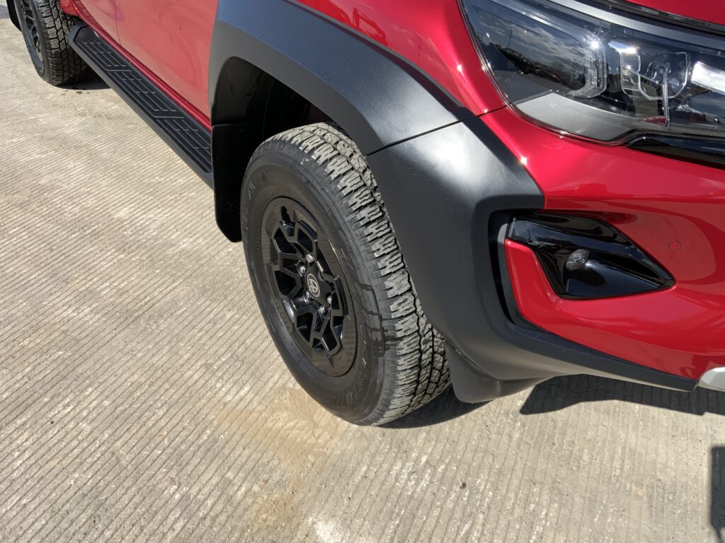 Toyota Hilux 2.8 D-4D-h Invincible X GR Sport (ST23527)