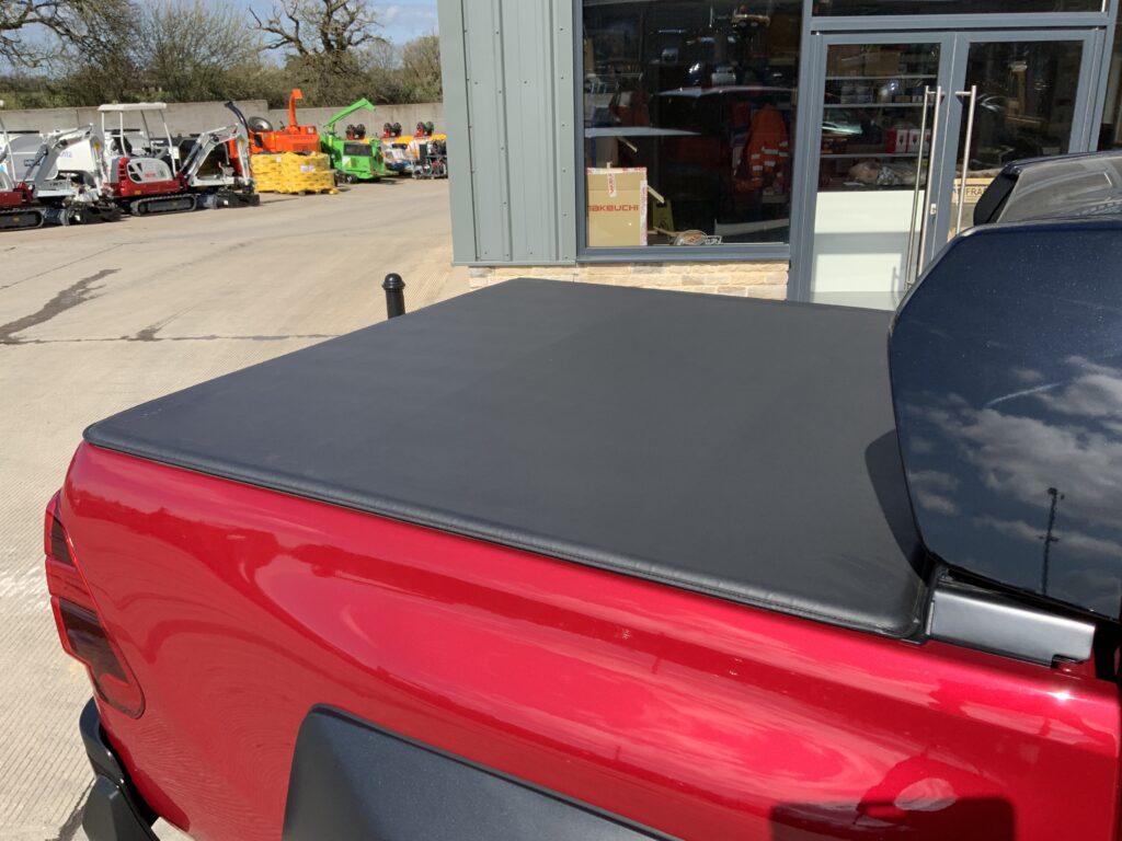 Toyota Hilux 2.8 D-4D-h Invincible X GR Sport (ST23527)
