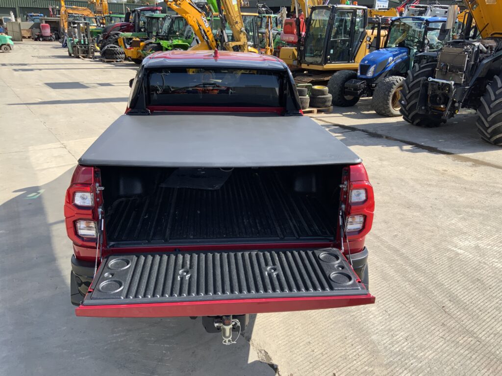 Toyota Hilux 2.8 D-4D-h Invincible X GR Sport (ST23527)