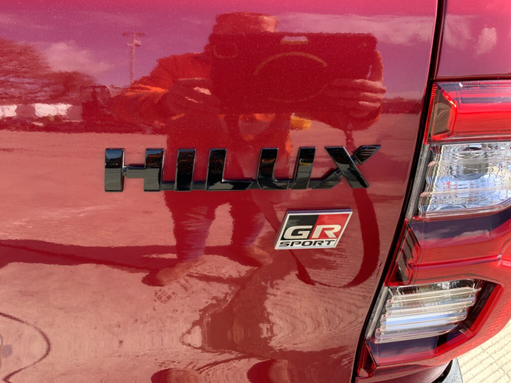 Toyota Hilux 2.8 D-4D-h Invincible X GR Sport (ST23527)