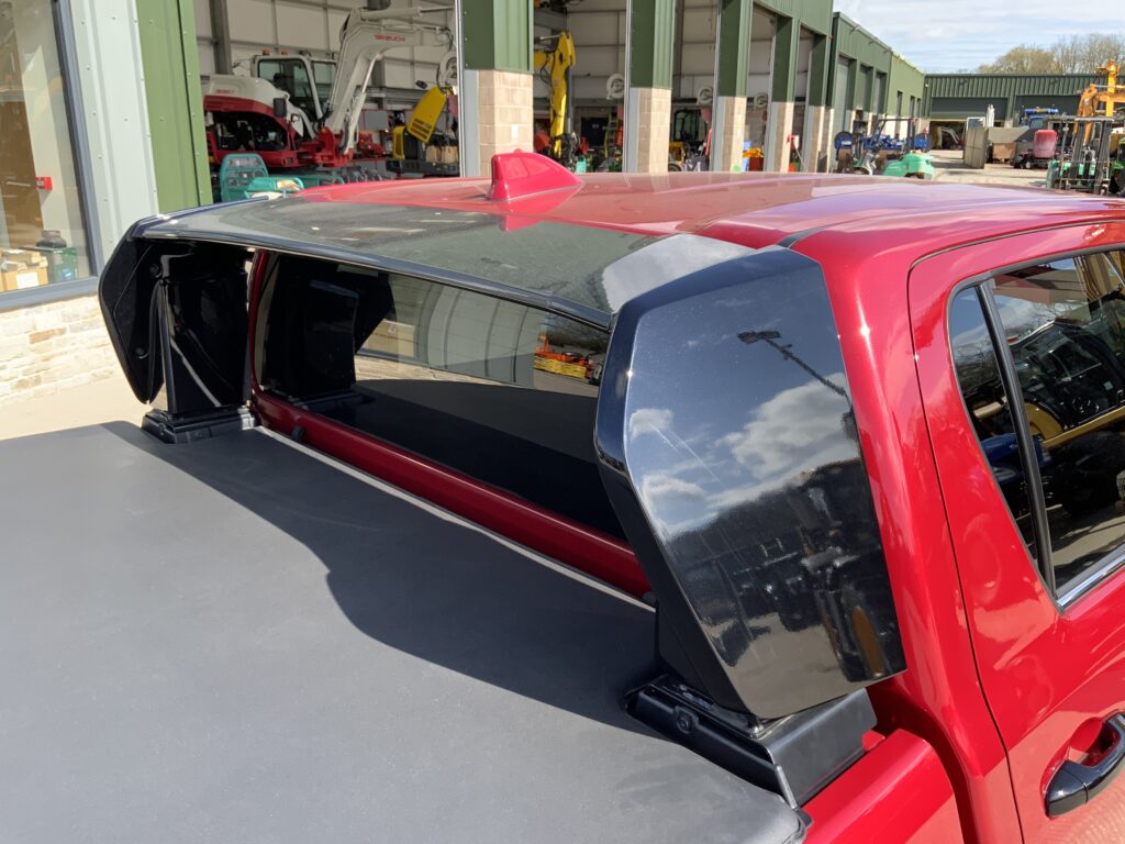 Toyota Hilux 2.8 D-4D-h Invincible X GR Sport (ST23527)