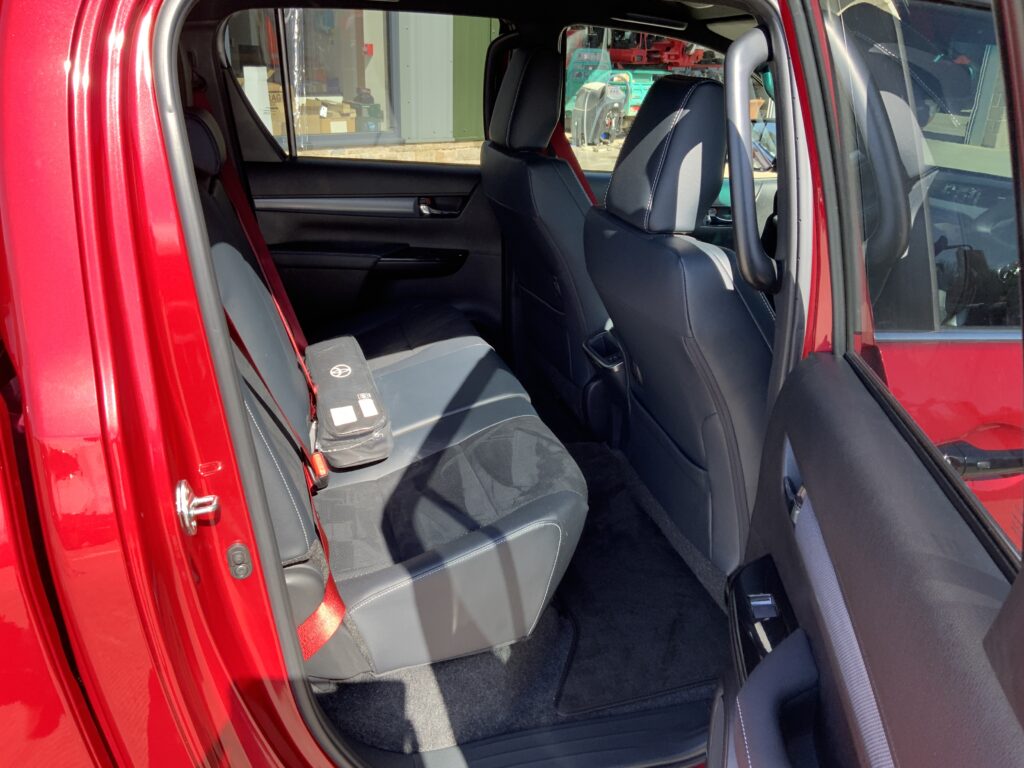 Toyota Hilux 2.8 D-4D-h Invincible X GR Sport (ST23527)