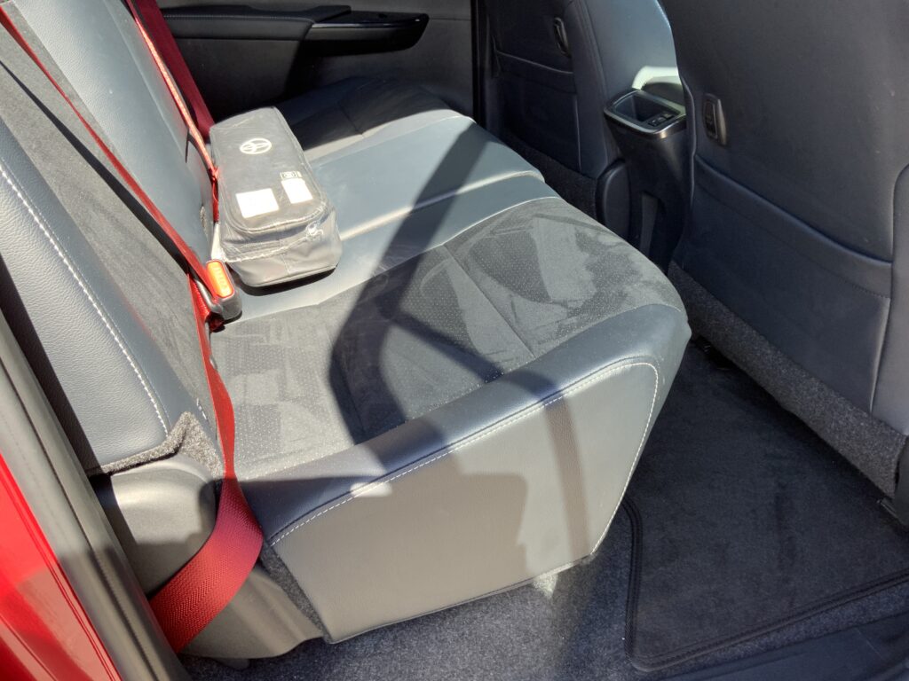 Toyota Hilux 2.8 D-4D-h Invincible X GR Sport (ST23527)