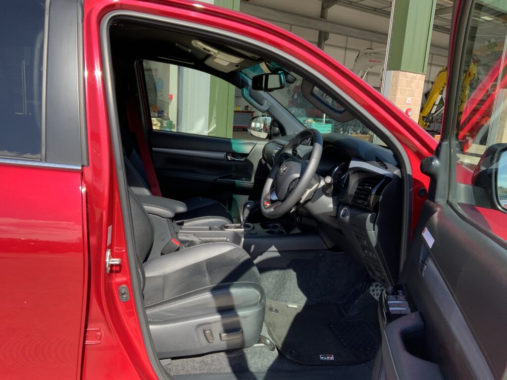 Toyota Hilux 2.8 D-4D-h Invincible X GR Sport (ST23527)