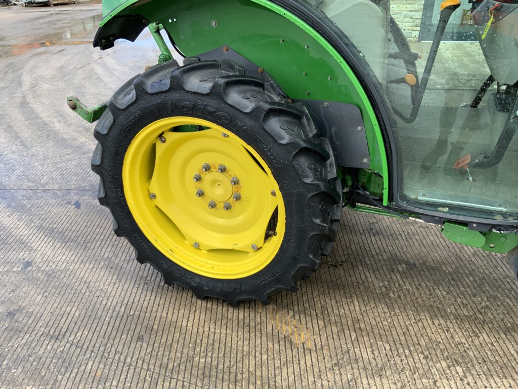 John Deere 5075 GV Narrow Tractor (ST26505)