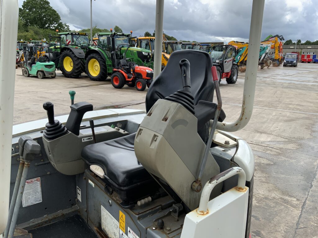 Takeuchi TB23R Digger (ST26872)
