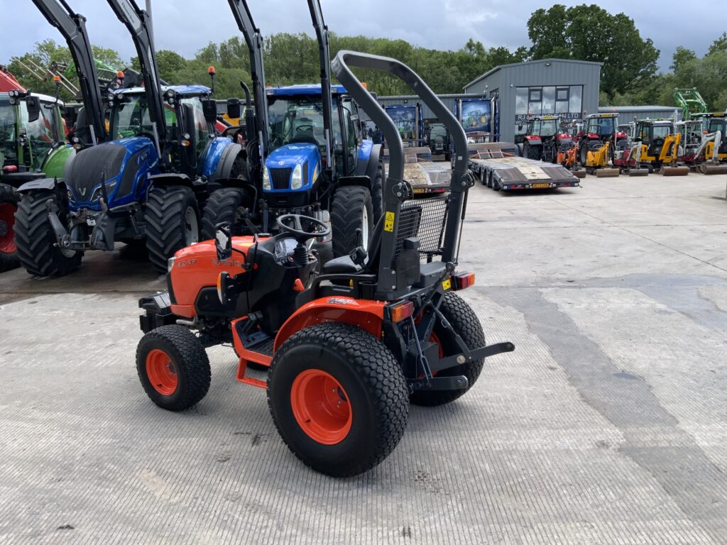 Kubota B2-261 Compact Tractor (ST26808)