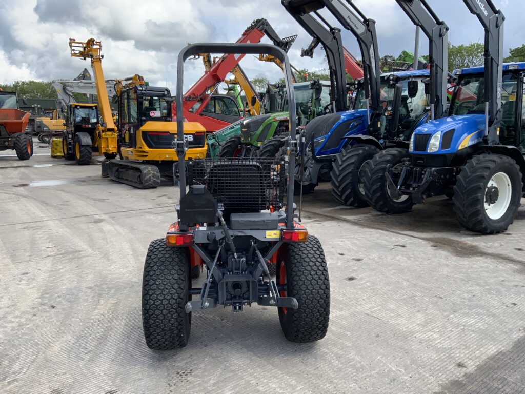 Kubota B2-261 Compact Tractor (ST26808)