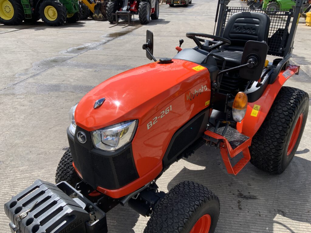Kubota B2-261 Compact Tractor (ST26808)