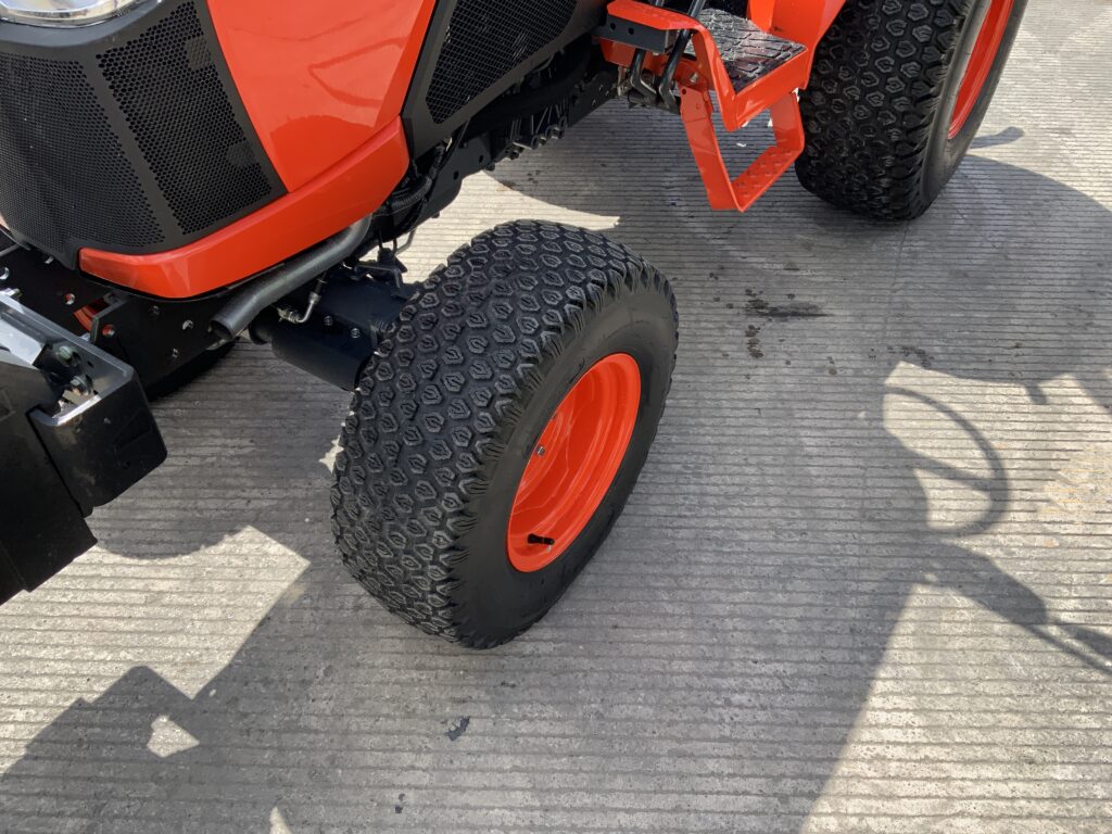 Kubota B2-261 Compact Tractor (ST26808)