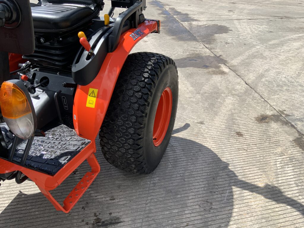 Kubota B2-261 Compact Tractor (ST26808)