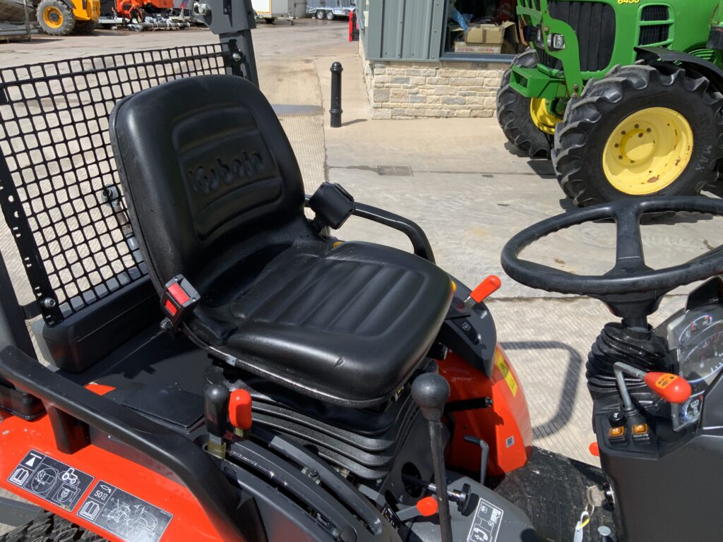 Kubota B2-261 Compact Tractor (ST26808)