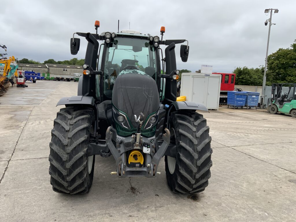 Valtra T214 Versu Tractor (ST26880)