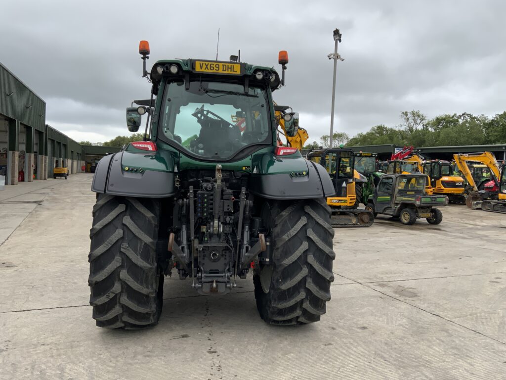 Valtra T214 Versu Tractor (ST26880)