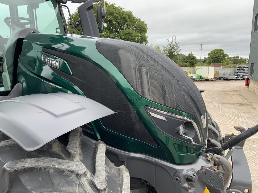 Valtra T214 Versu Tractor (ST26880)