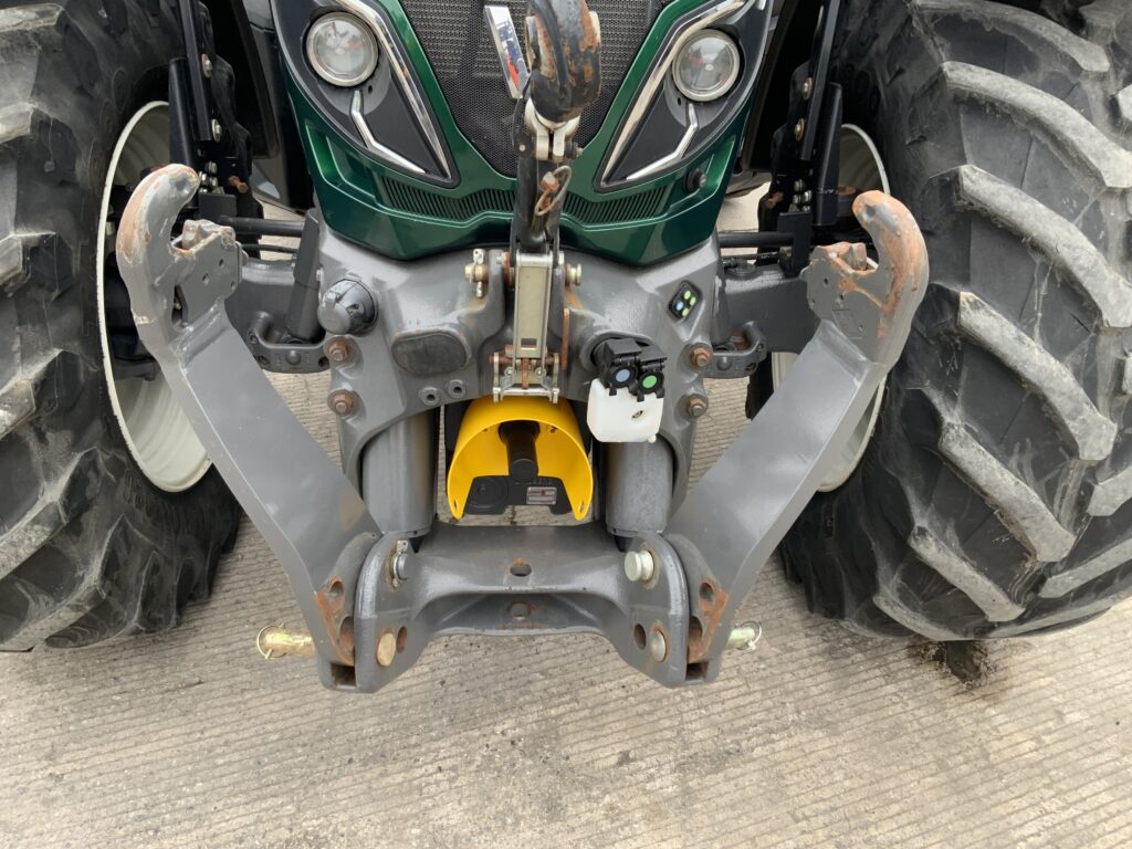 Valtra T214 Versu Tractor (ST26880)
