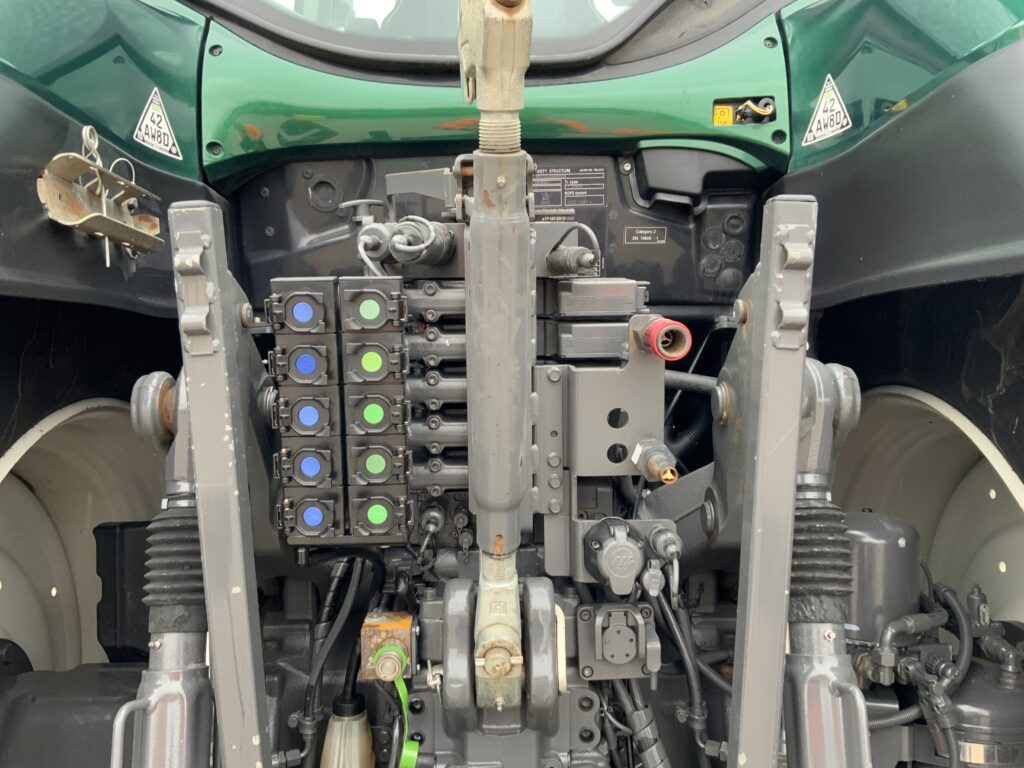 Valtra T214 Versu Tractor (ST26880)
