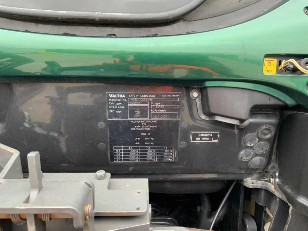 Valtra T214 Versu Tractor (ST26880)