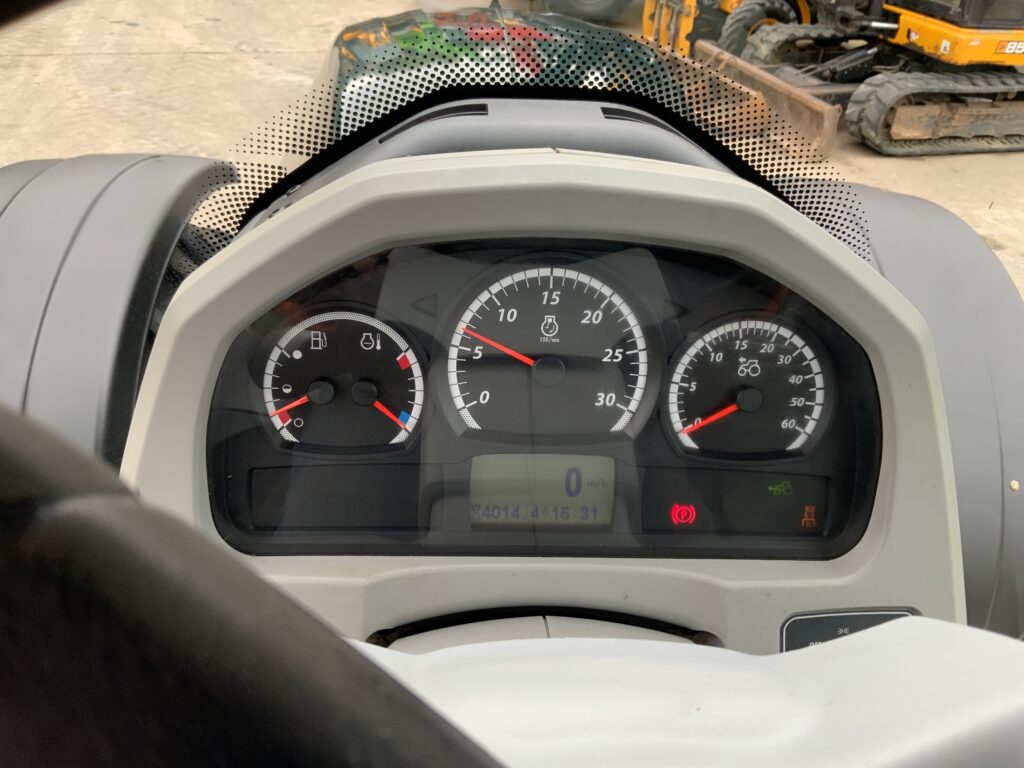 Valtra T214 Versu Tractor (ST26880)