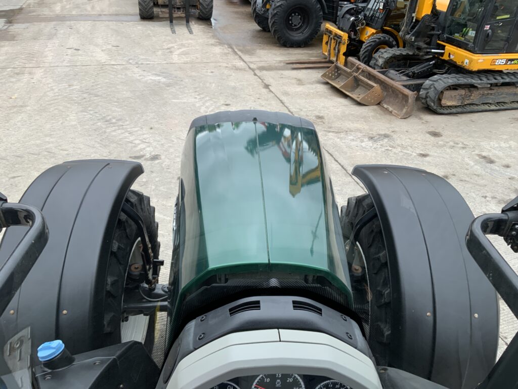 Valtra T214 Versu Tractor (ST26880)