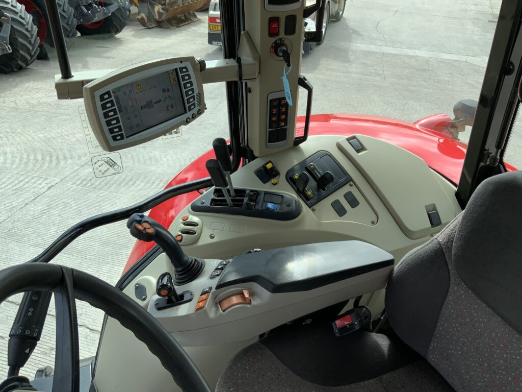 Massey Ferguson 7620 Dyna 6 Tractor (ST26907)