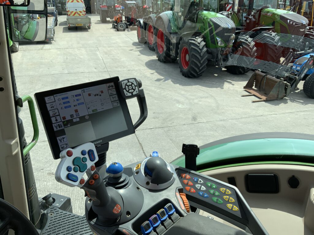Fendt 722 Profi Plus Tractor (ST26905)