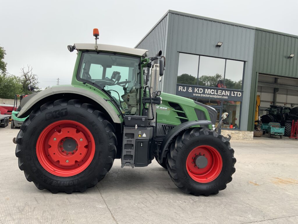 Fendt 828 Profi SCR Tractor (ST26979)