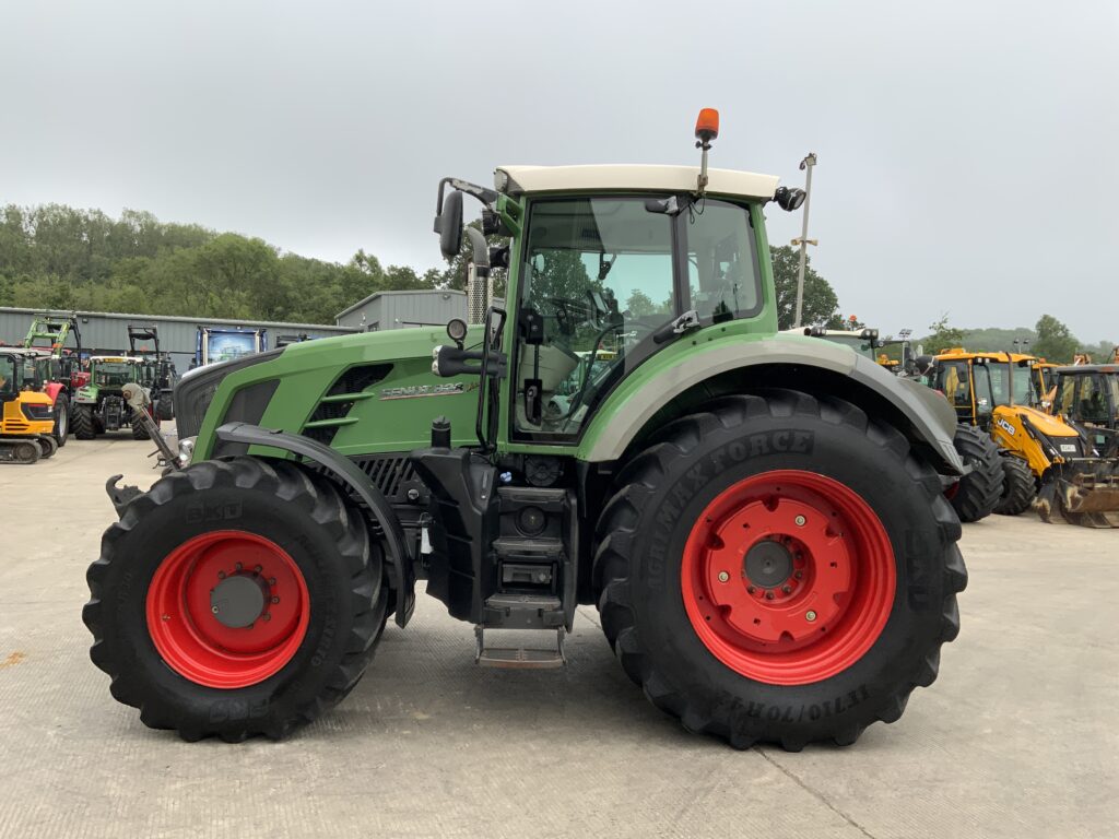 Fendt 828 Profi SCR Tractor (ST26979)