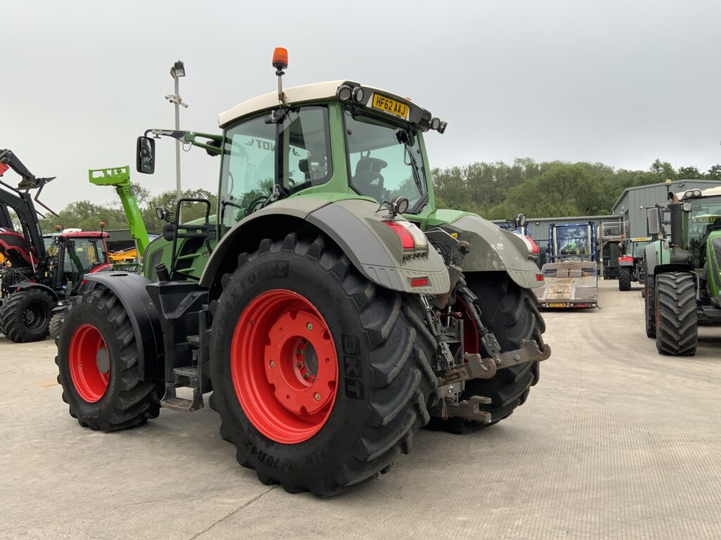 Fendt 828 Profi SCR Tractor (ST26979)